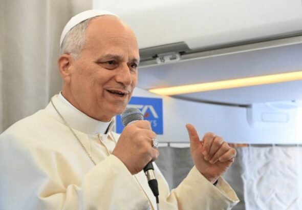 papa-leao-xiv-entrevista-a-bordo-voo-libano-30-novembro-2025-_-foto-andreas-solaropool-via-reuters-1536x864_Easy-Resize.com_-750x422